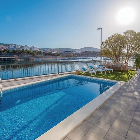 Four-Bedroom Holiday Home in Šibenik Buitenkant foto