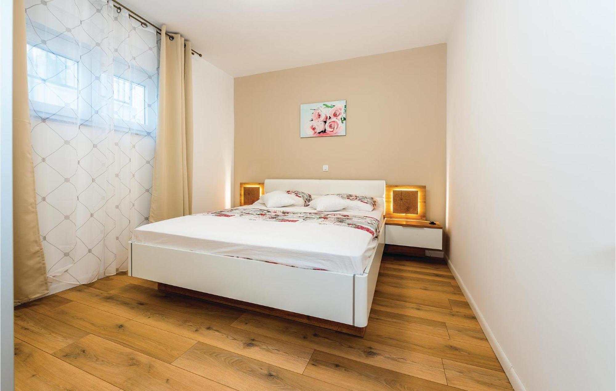 Four-Bedroom Holiday Home in Šibenik Buitenkant foto