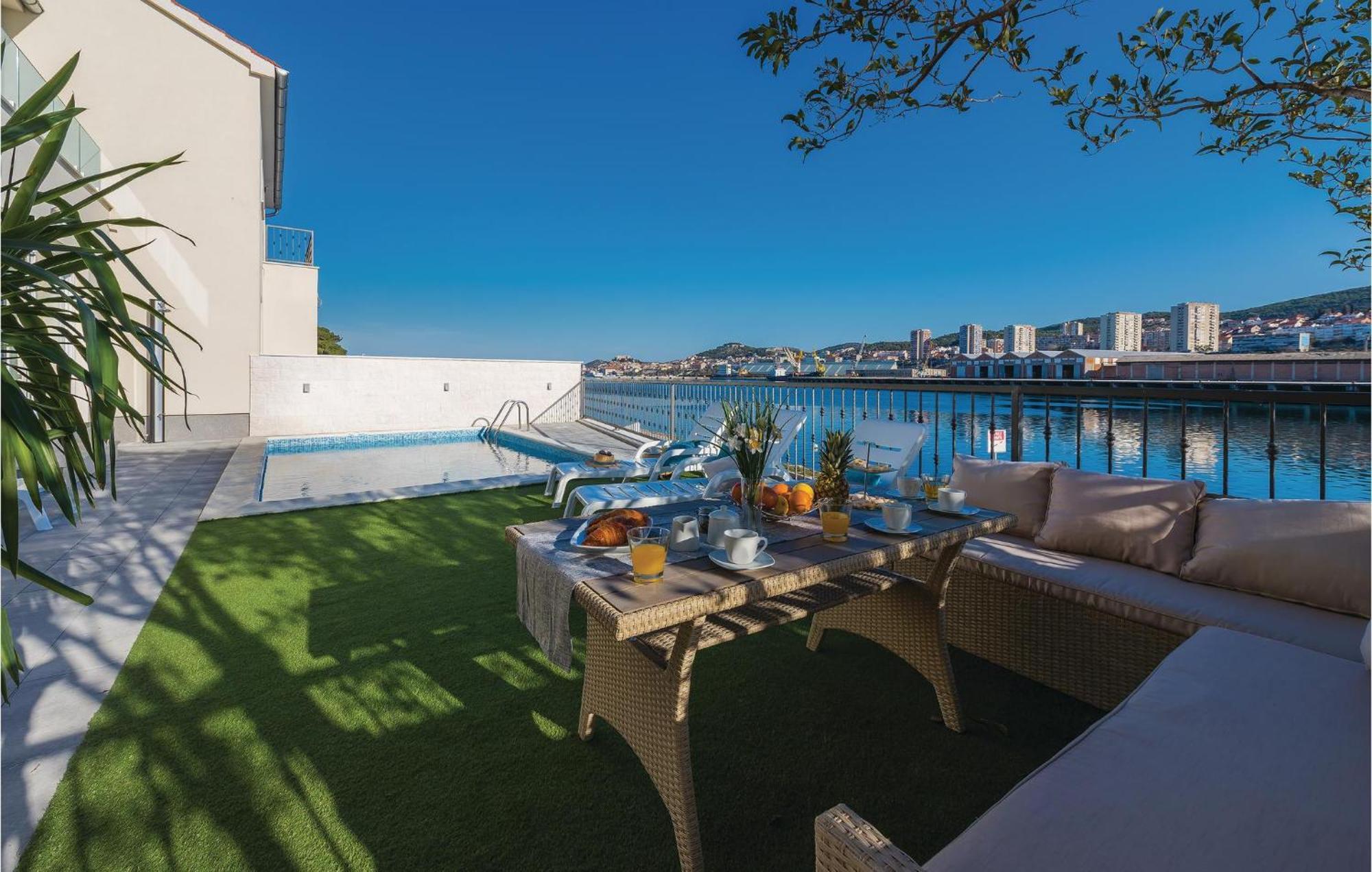 Four-Bedroom Holiday Home in Šibenik Buitenkant foto