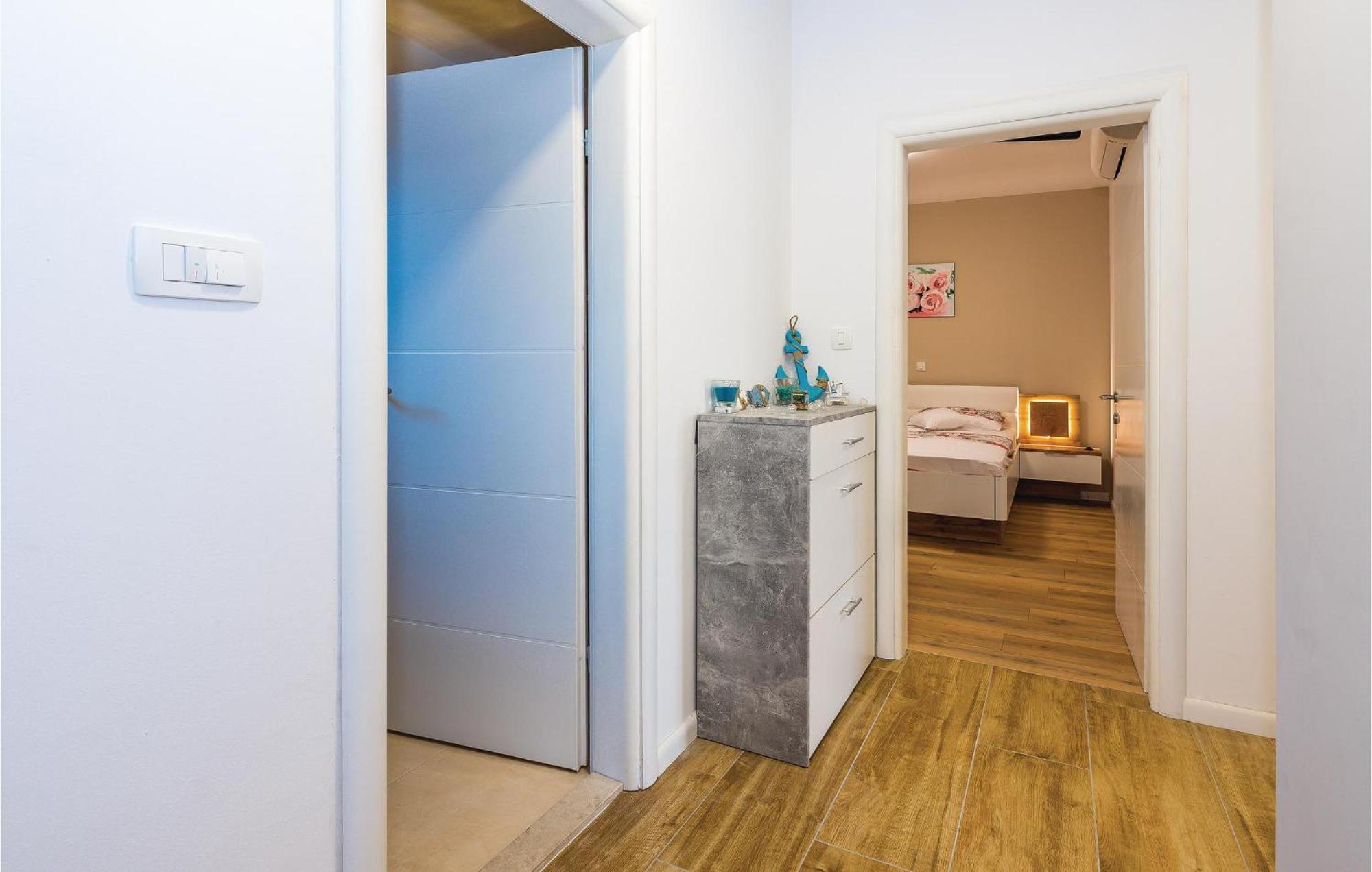 Four-Bedroom Holiday Home in Šibenik Buitenkant foto