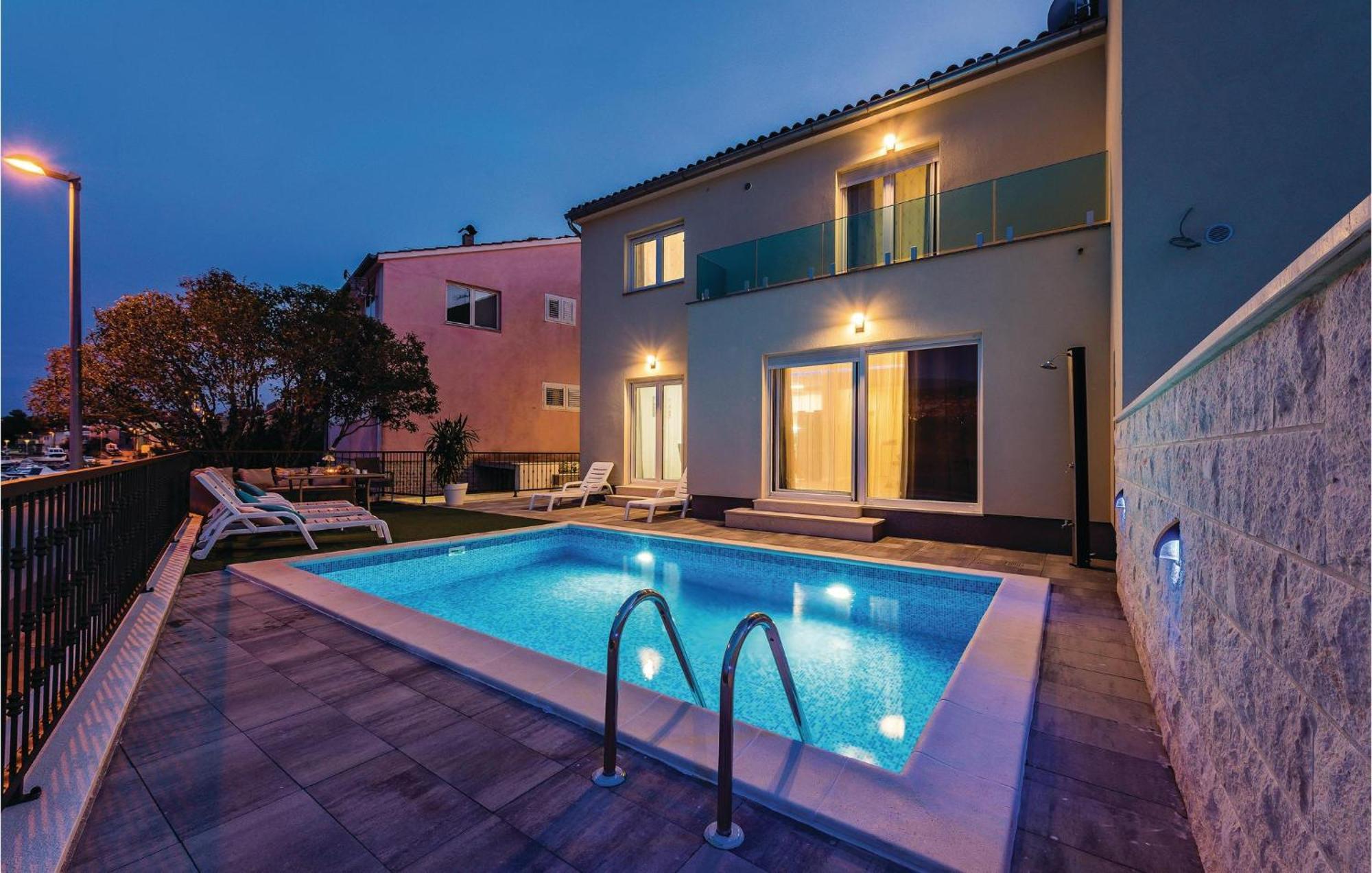 Four-Bedroom Holiday Home in Šibenik Buitenkant foto