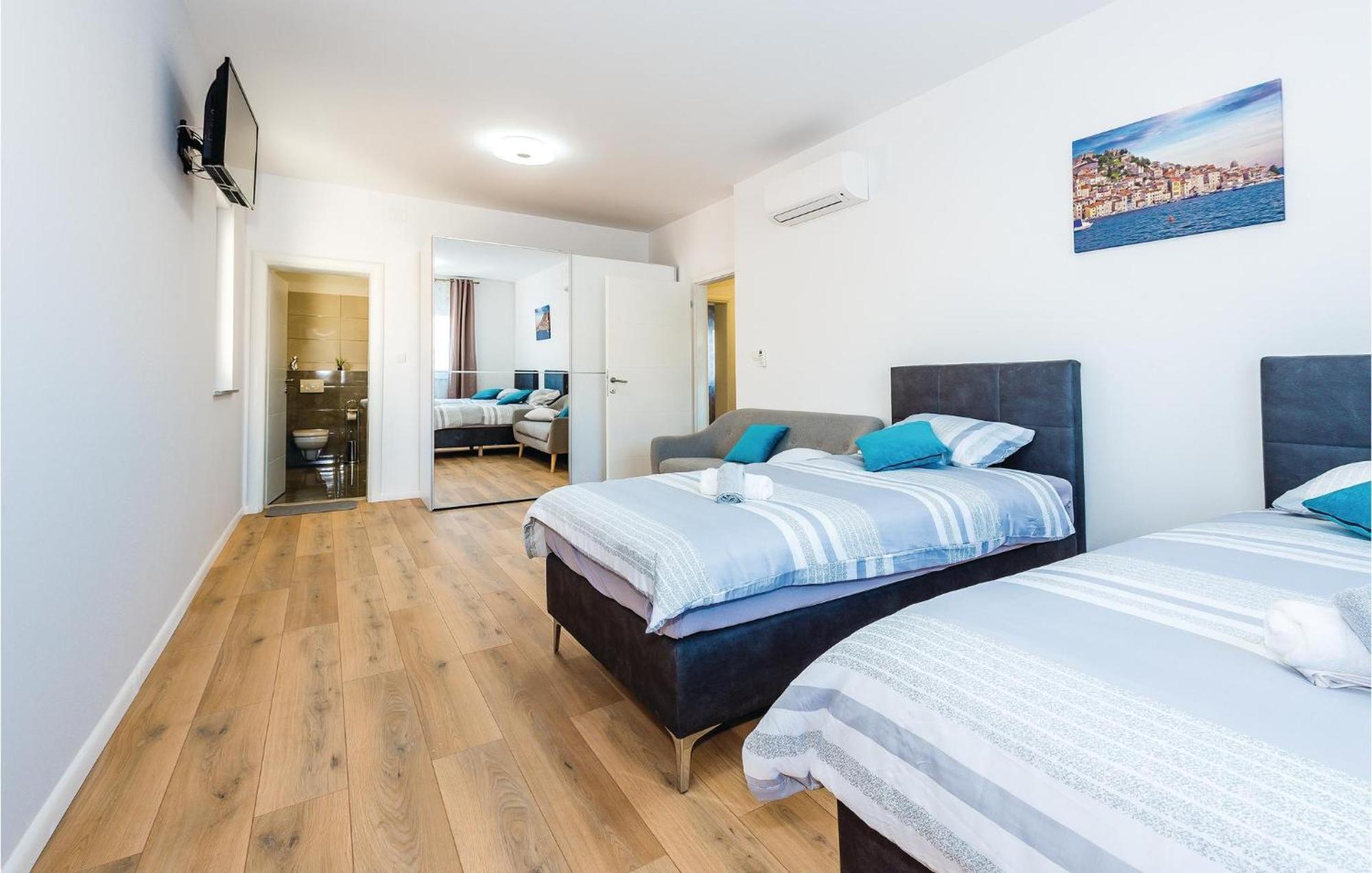 Four-Bedroom Holiday Home in Šibenik Buitenkant foto