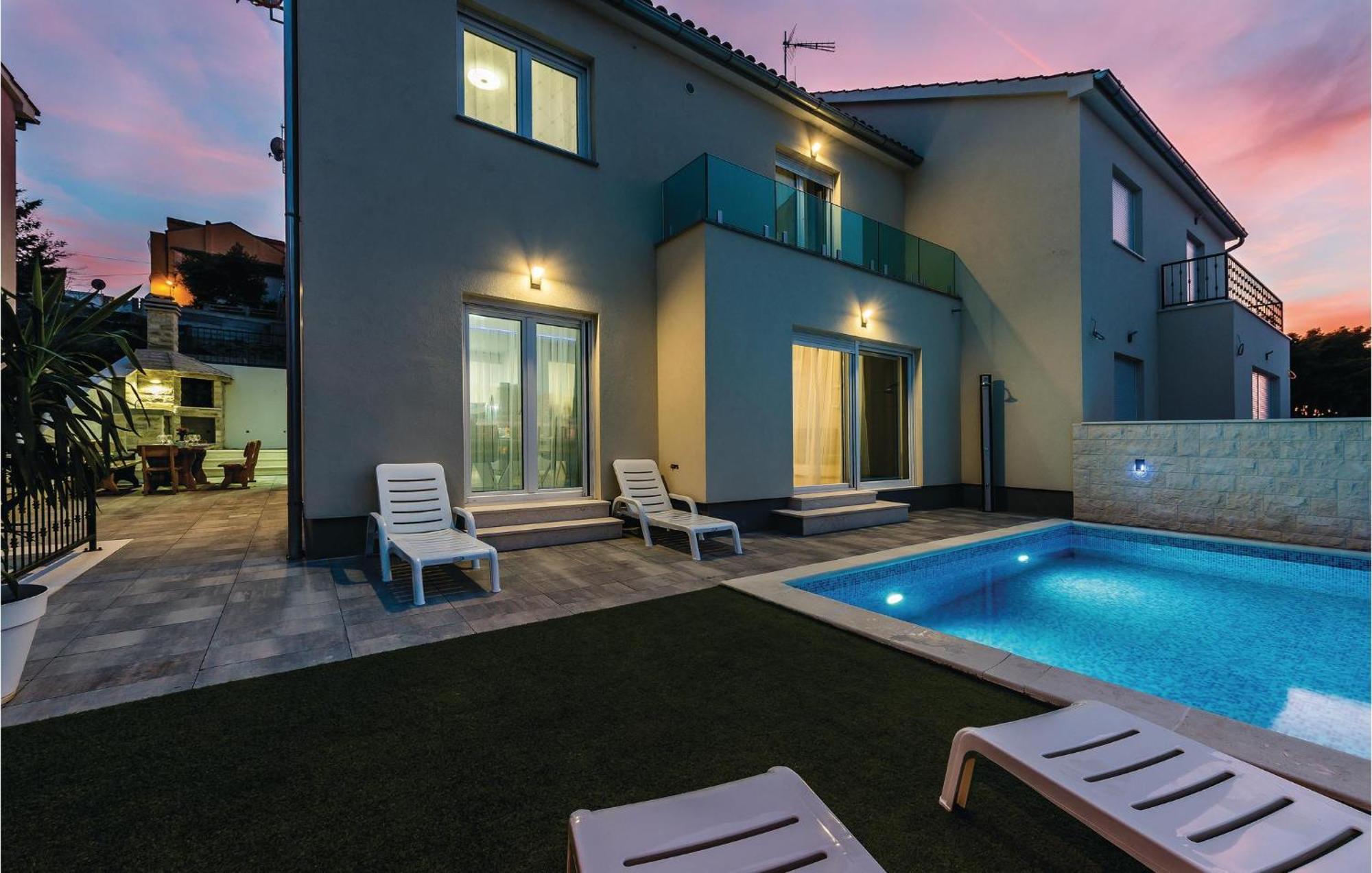 Four-Bedroom Holiday Home in Šibenik Buitenkant foto