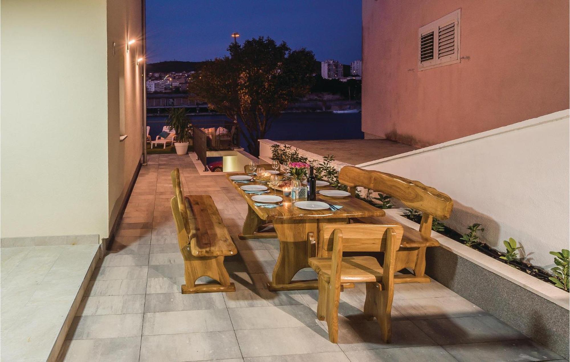 Four-Bedroom Holiday Home in Šibenik Buitenkant foto