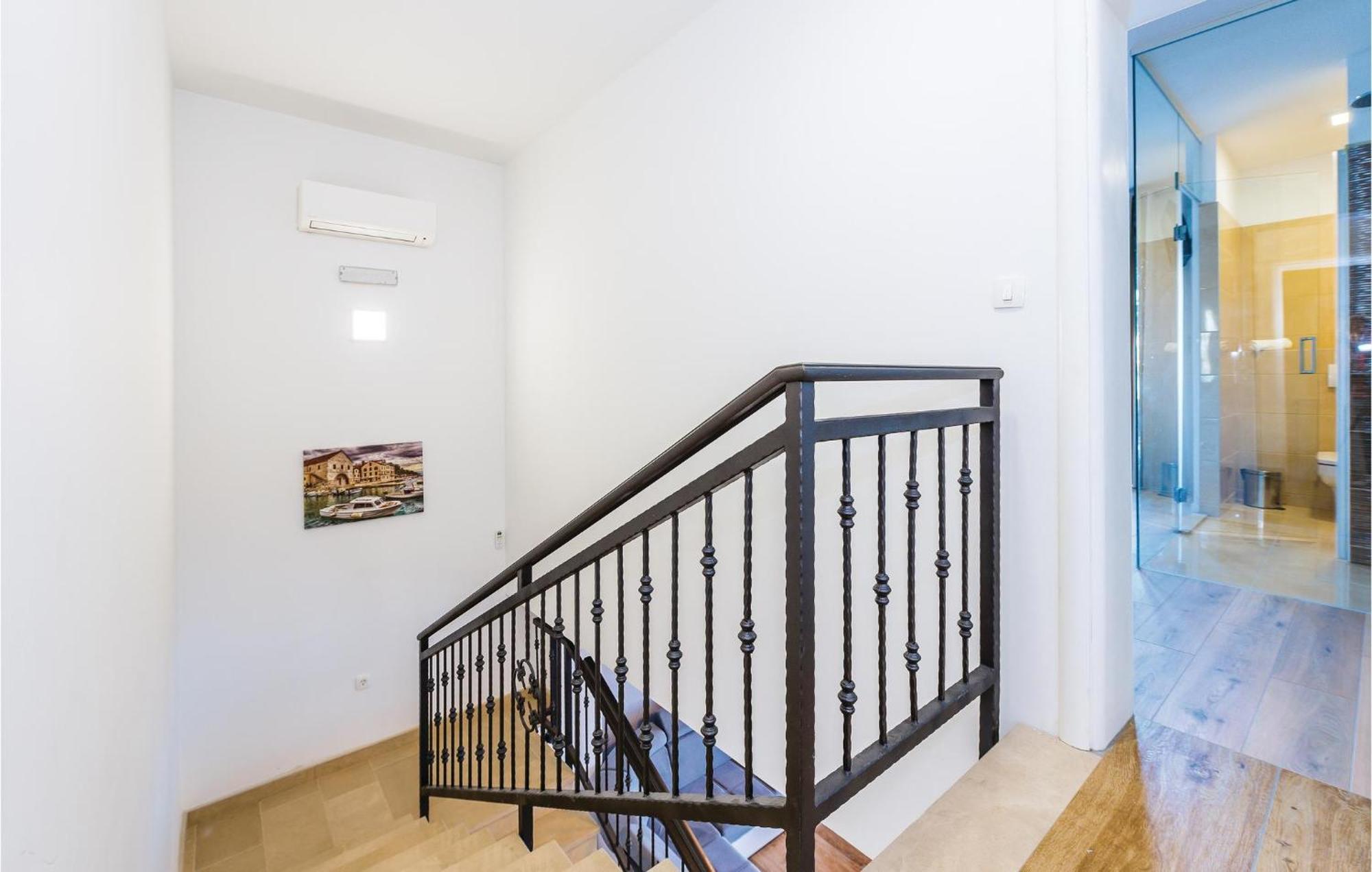 Four-Bedroom Holiday Home in Šibenik Buitenkant foto