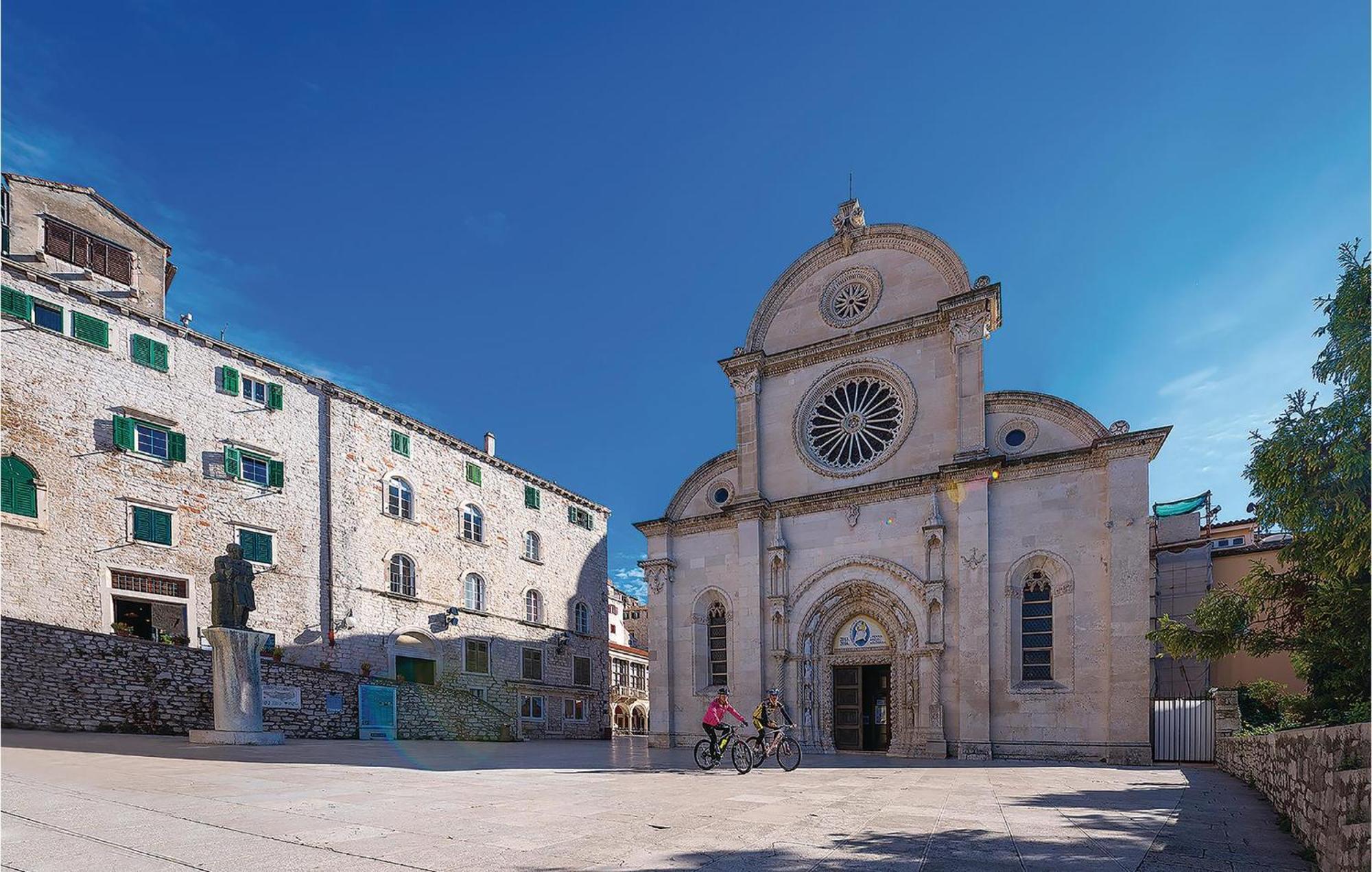Four-Bedroom Holiday Home in Šibenik Buitenkant foto