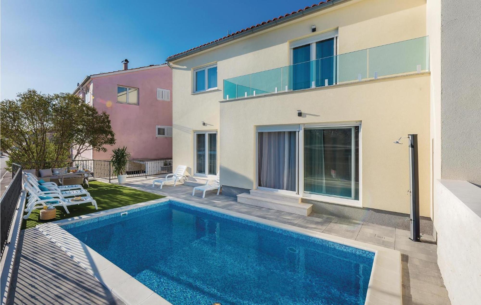 Four-Bedroom Holiday Home in Šibenik Buitenkant foto
