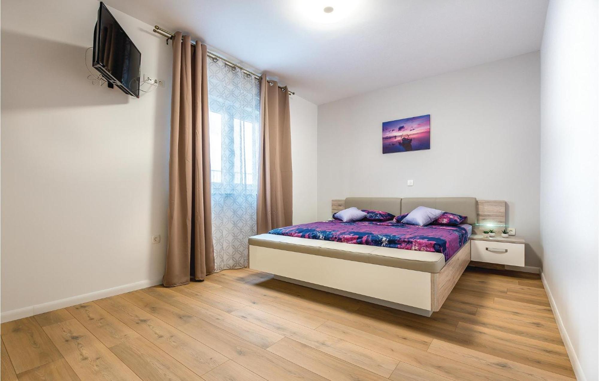 Four-Bedroom Holiday Home in Šibenik Buitenkant foto
