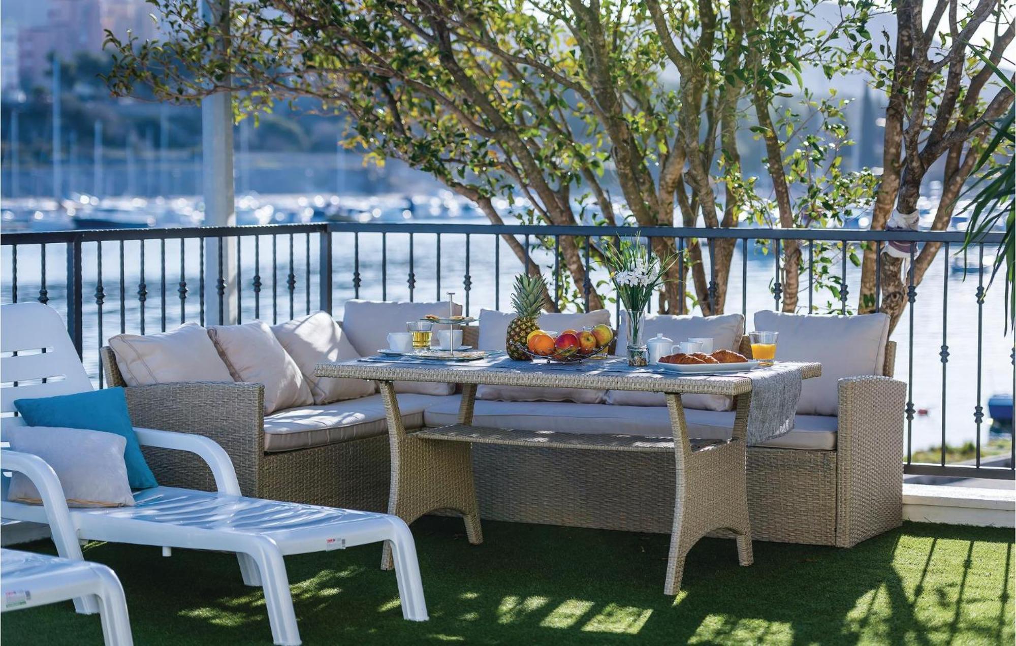 Four-Bedroom Holiday Home in Šibenik Buitenkant foto